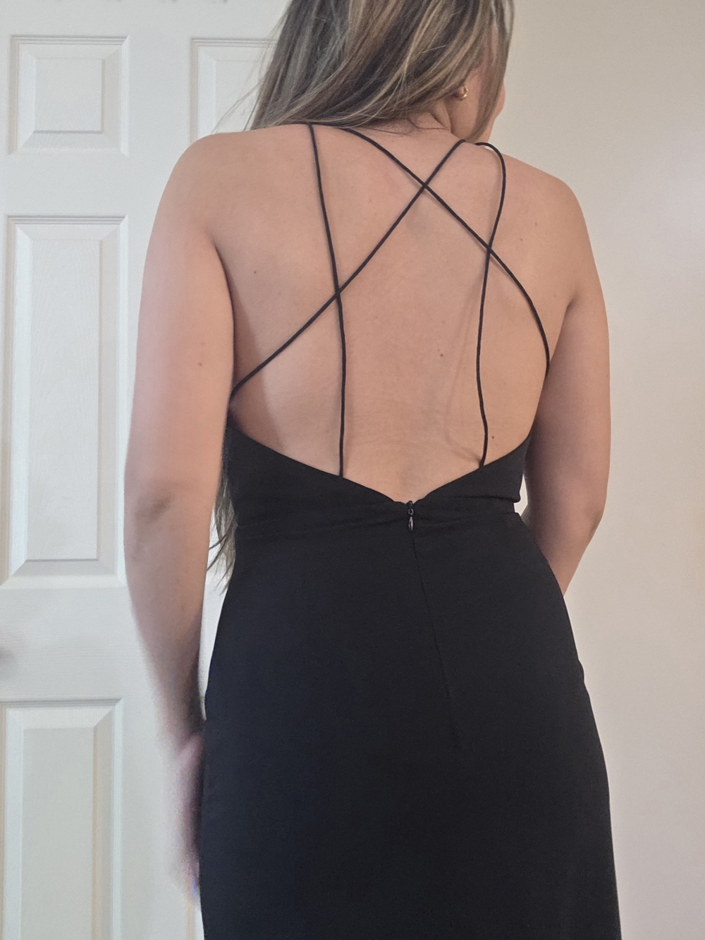 Forever 21 Black V-Neck Bodycon Dress. Backless - Picture 3 of 6